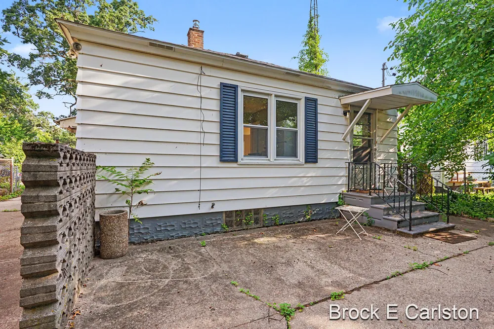 2315 Harding Avenue Muskegon City, MI 49441
