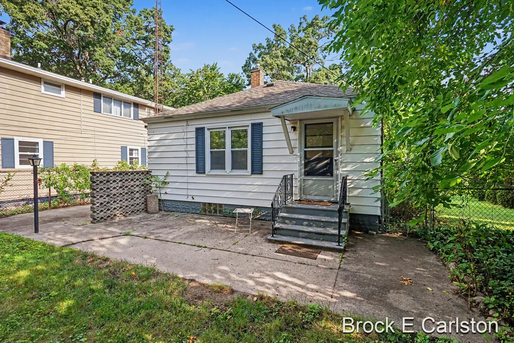 2315 Harding Avenue Muskegon City, MI 49441