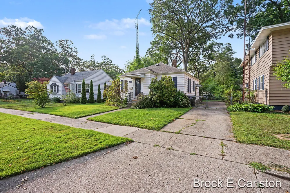 2315 Harding Avenue Muskegon City, MI 49441