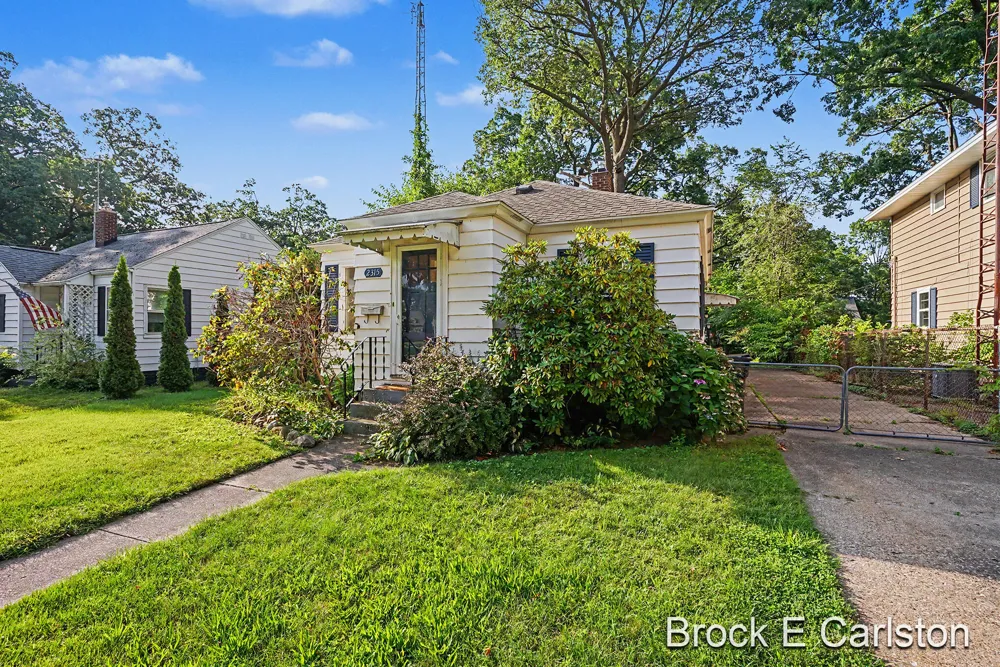 2315 Harding Avenue Muskegon City, MI 49441
