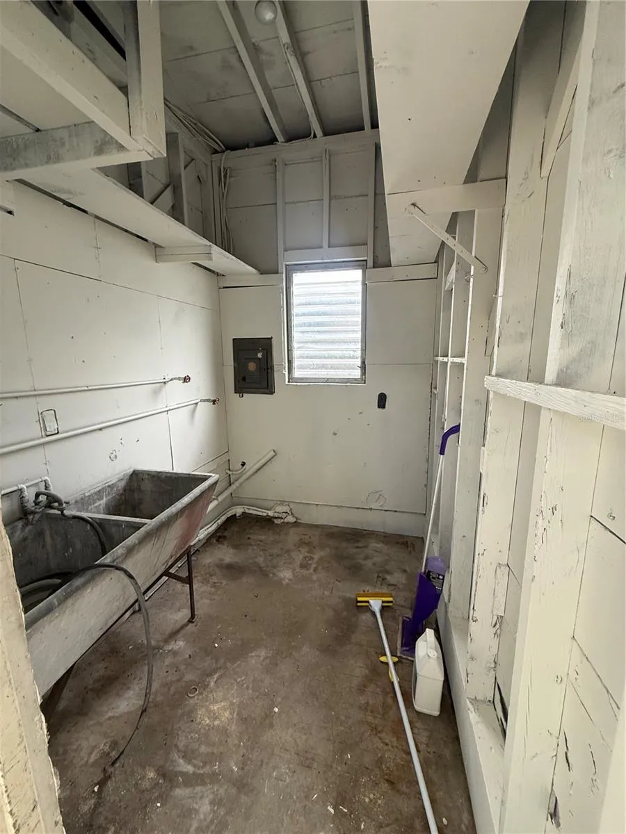 4618 18TH AVENUE S St Petersburg, FL 33711