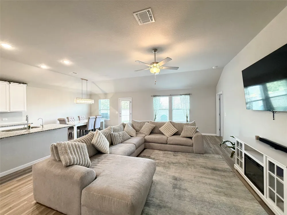 142 Periwinkle Lane Bastrop, TX 78602