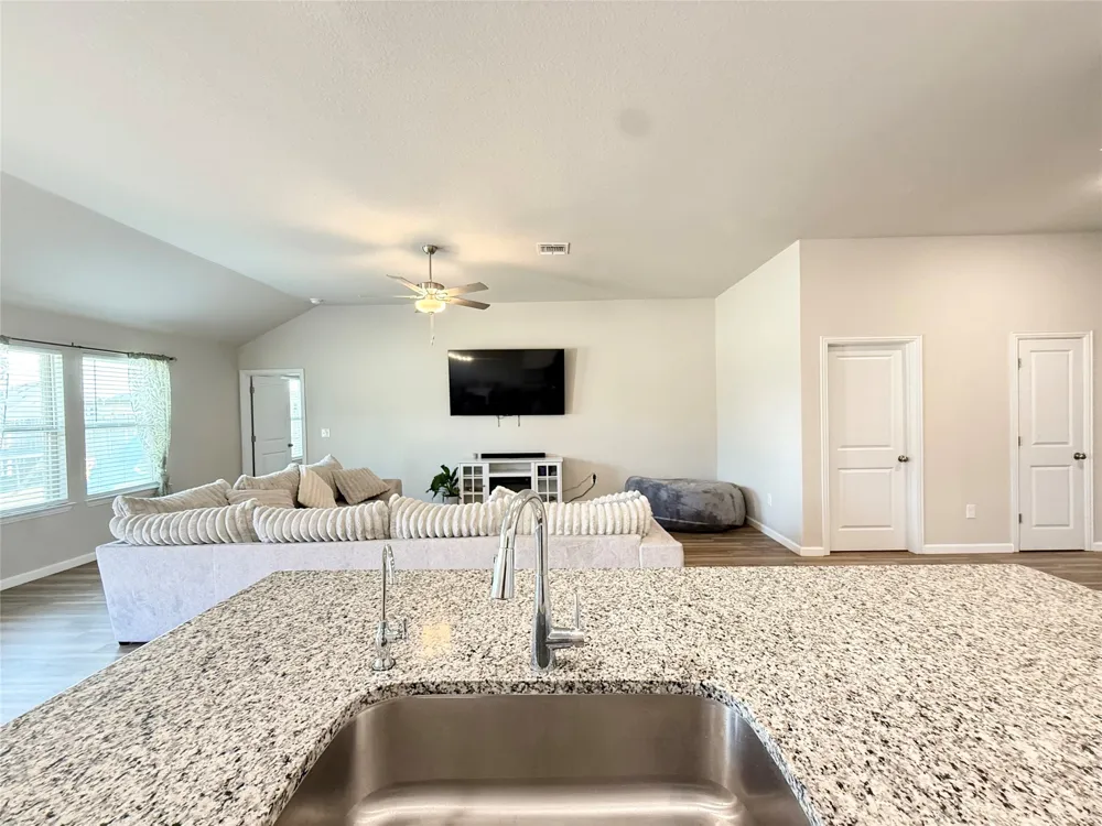 142 Periwinkle Lane Bastrop, TX 78602