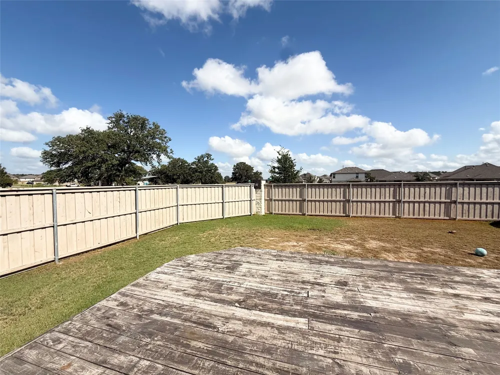142 Periwinkle Lane Bastrop, TX 78602