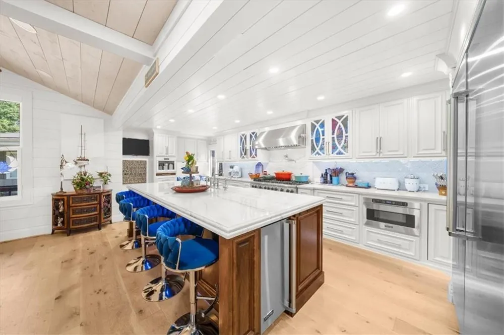 5823 Lakeshore Drive Buford, GA 30518