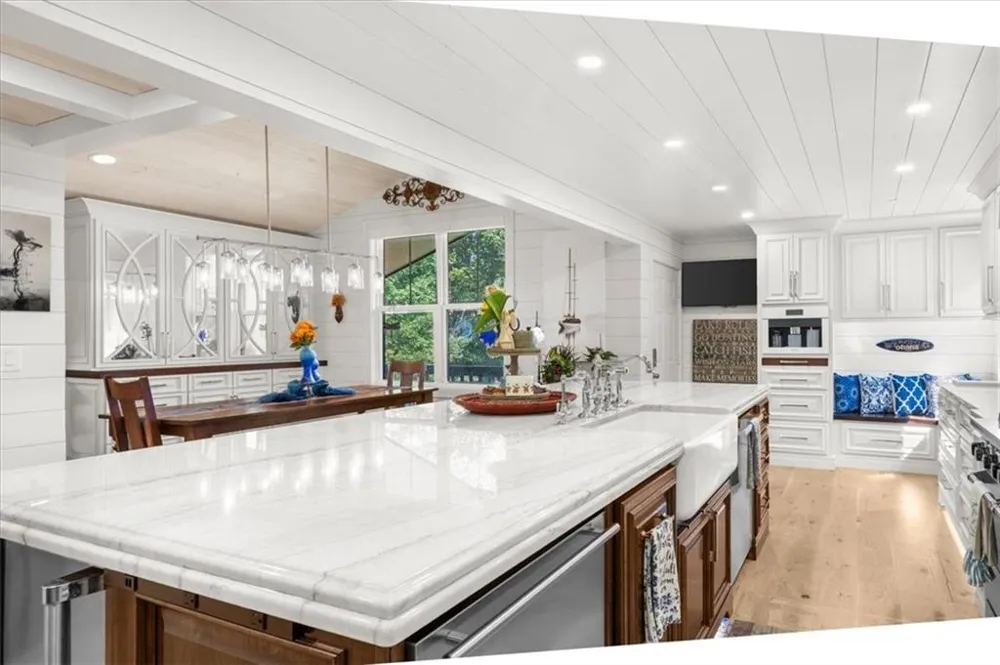 5823 Lakeshore Drive Buford, GA 30518