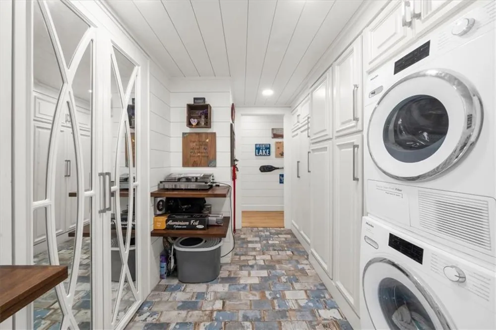 5823 Lakeshore Drive Buford, GA 30518