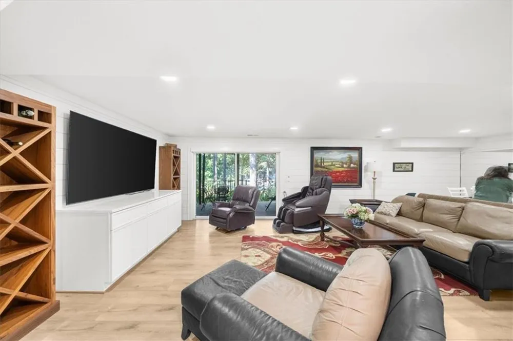5823 Lakeshore Drive Buford, GA 30518