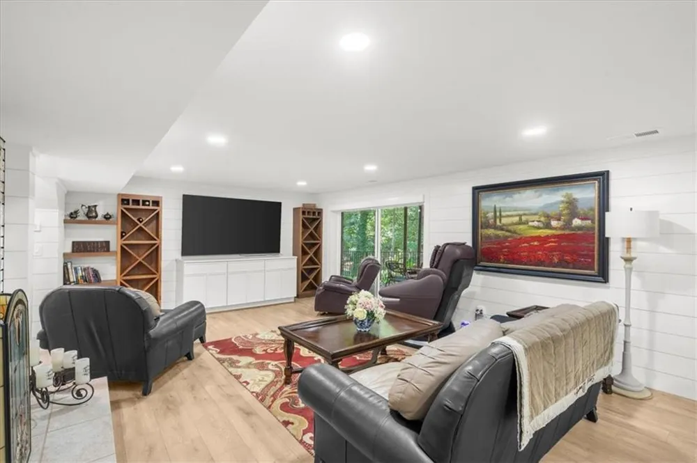 5823 Lakeshore Drive Buford, GA 30518