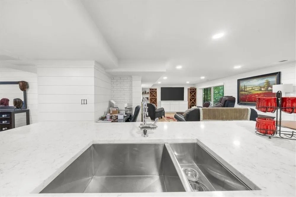 5823 Lakeshore Drive Buford, GA 30518