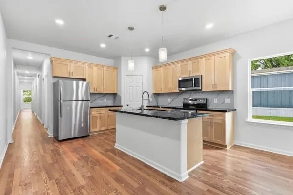 819 Junction Avenue Cleveland, TX 77327