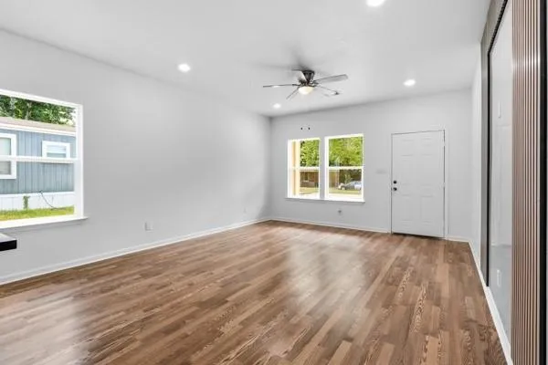 819 Junction Avenue Cleveland, TX 77327