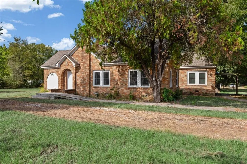 903 La Salle Street Navasota, TX 77868