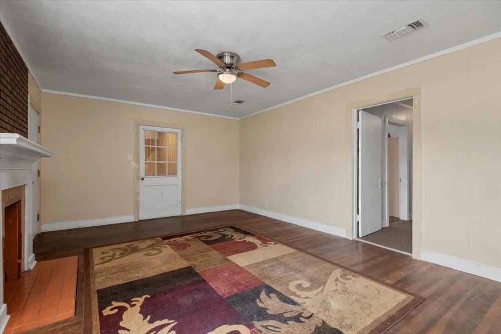 903 La Salle Street Navasota, TX 77868