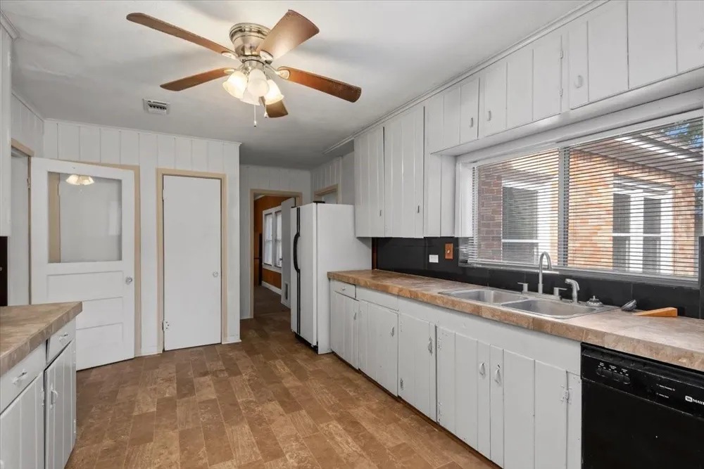 903 La Salle Street Navasota, TX 77868