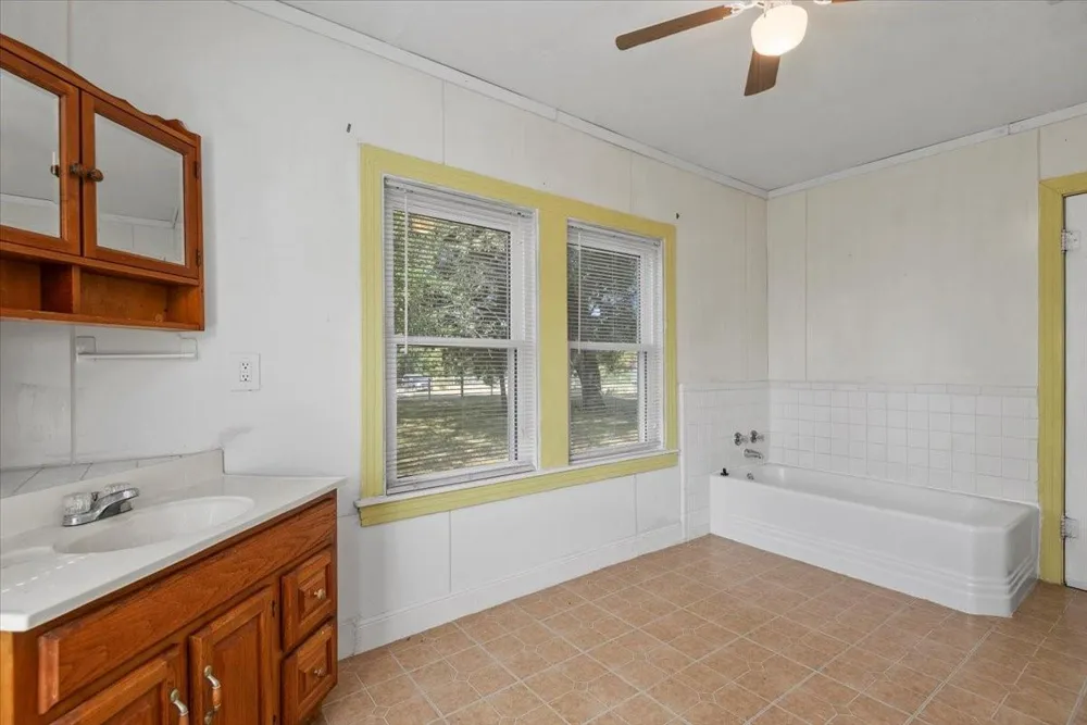 903 La Salle Street Navasota, TX 77868
