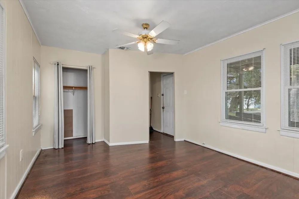 903 La Salle Street Navasota, TX 77868