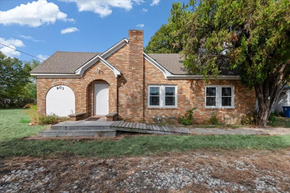 903 La Salle Street Navasota, TX 77868