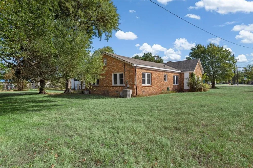 903 La Salle Street Navasota, TX 77868