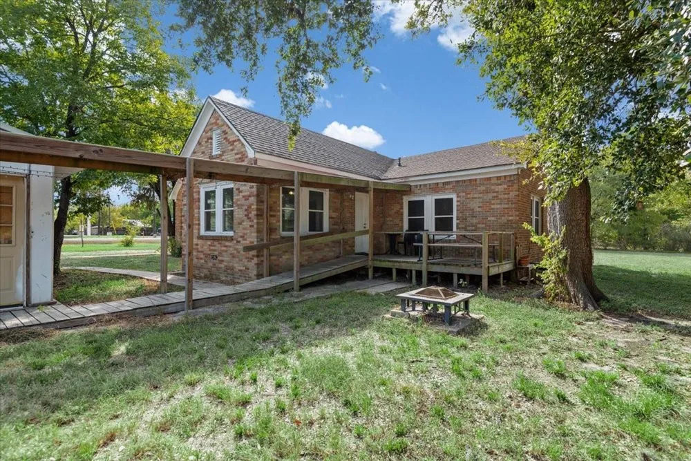 903 La Salle Street Navasota, TX 77868