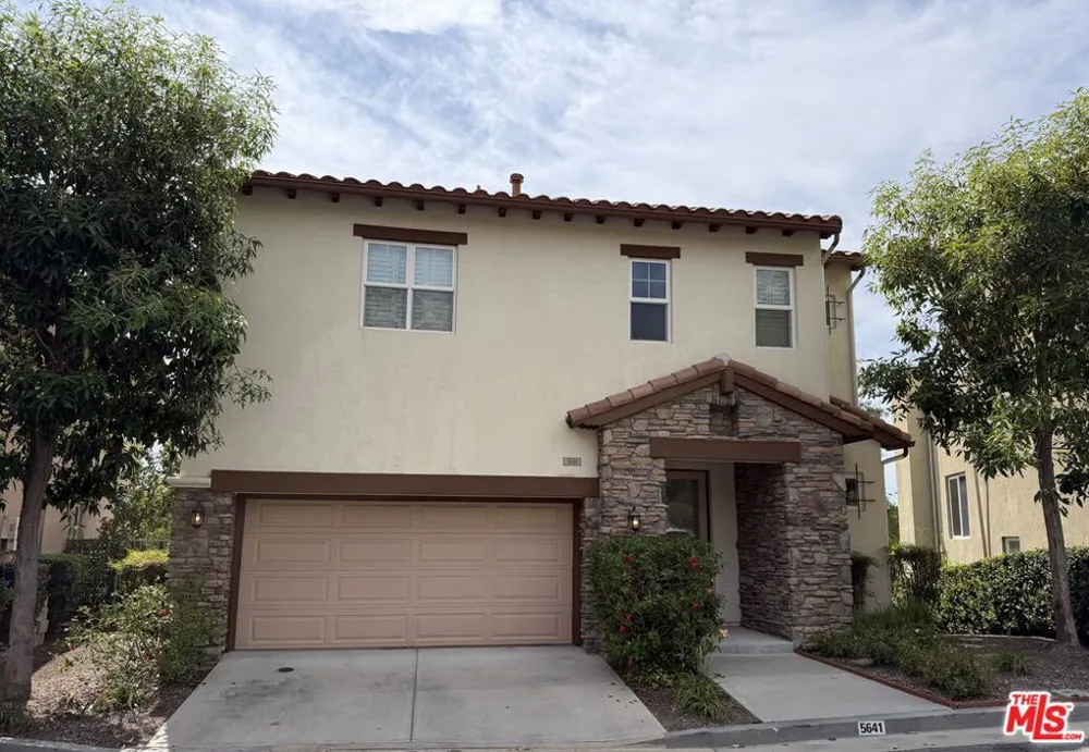 5641 Como Circle Woodland Hills, CA 91367