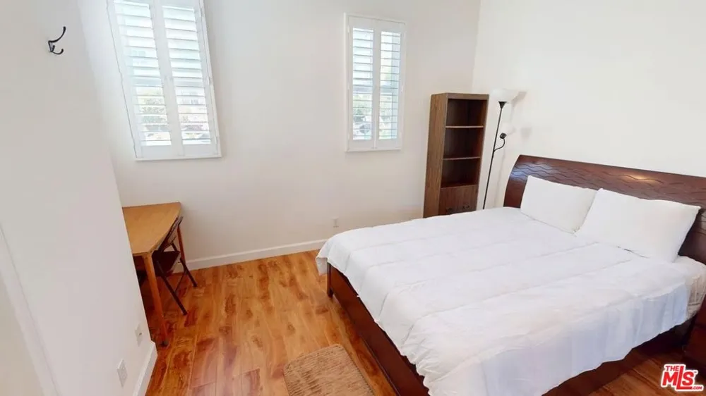 5641 Como Circle Woodland Hills, CA 91367