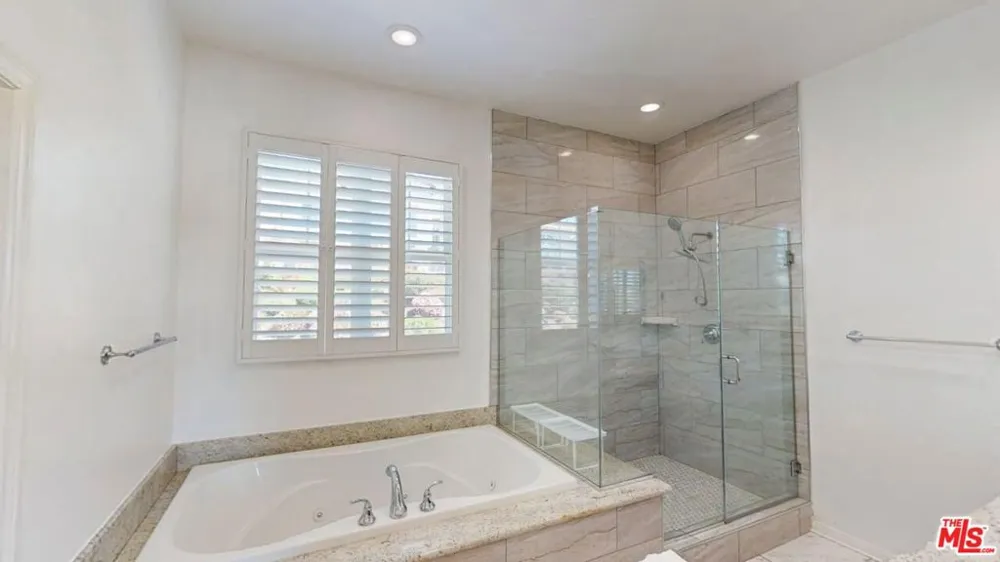 5641 Como Circle Woodland Hills, CA 91367
