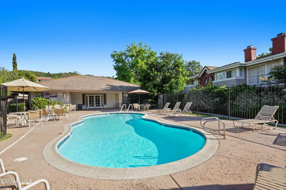 17 Greenmeadow Drive #P Newbury Park, CA 91320