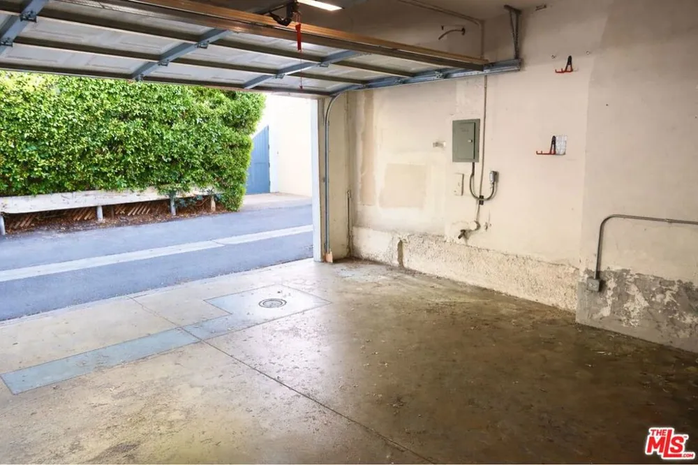 214 S Spalding Drive Beverly Hills, CA 90212