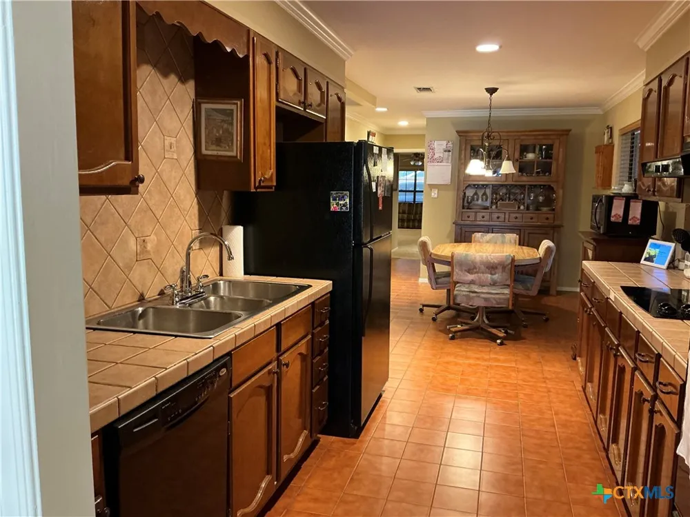 2802 E Good Shepherd Drive Brownwood, TX 76801