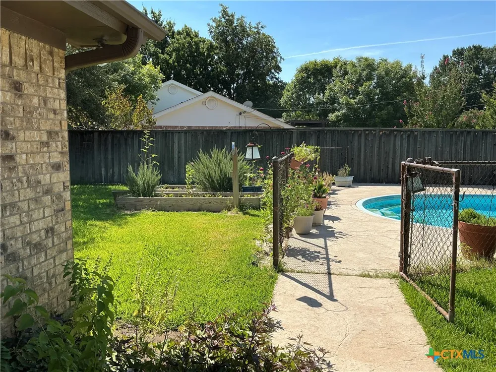 2802 E Good Shepherd Drive Brownwood, TX 76801