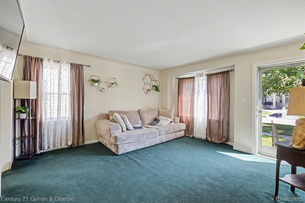 5735 Silvery Lane Dearborn Heights City, MI 48127
