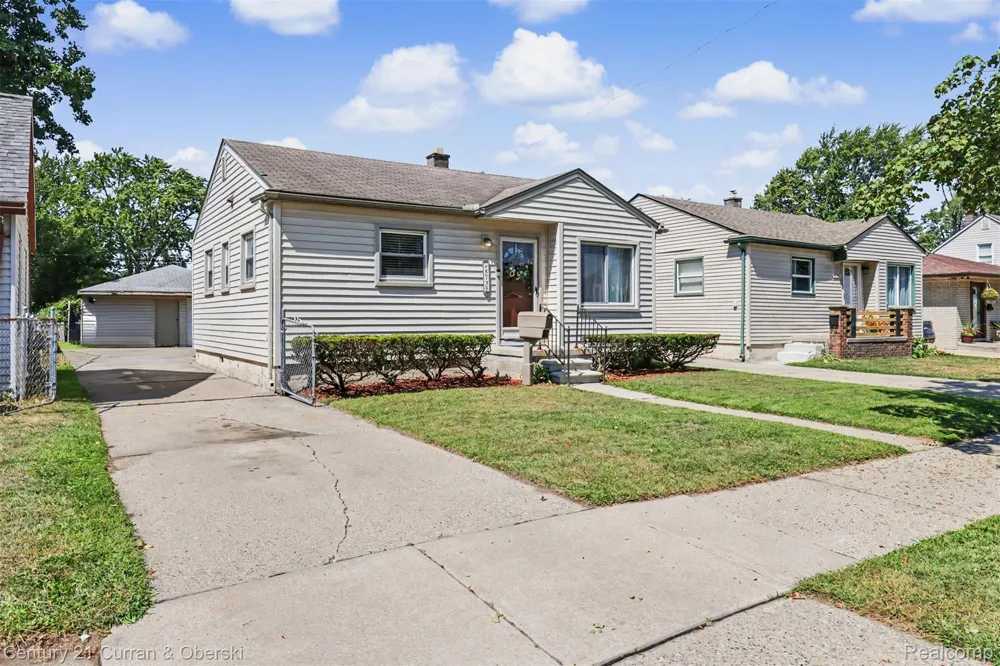 5735 Silvery Lane Dearborn Heights City, MI 48127