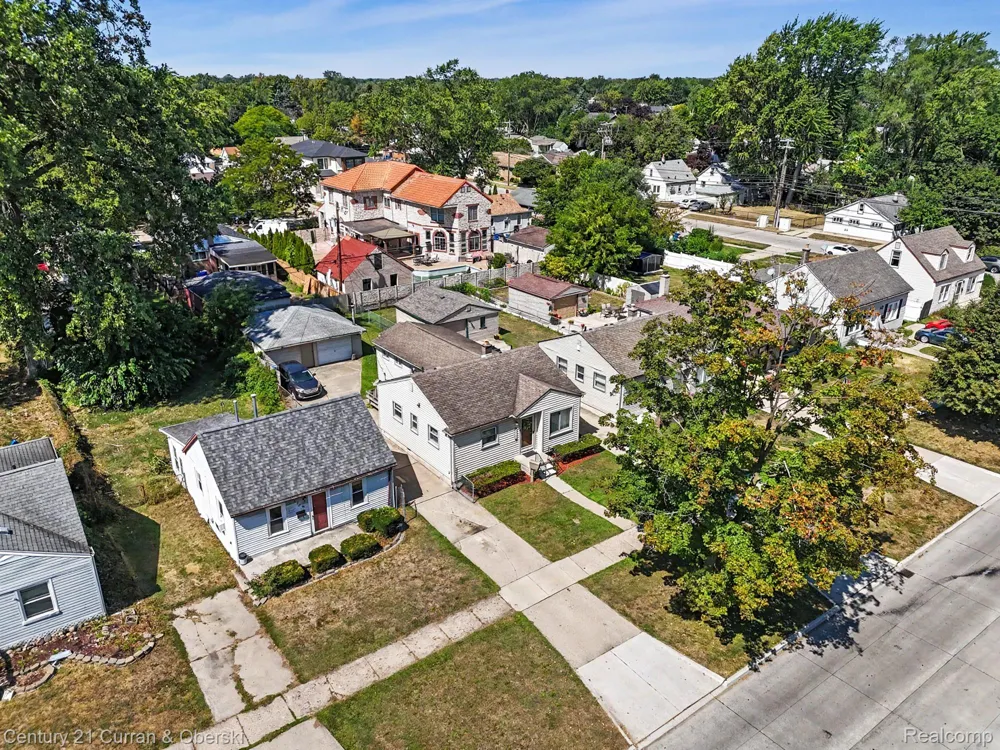 5735 Silvery Lane Dearborn Heights City, MI 48127