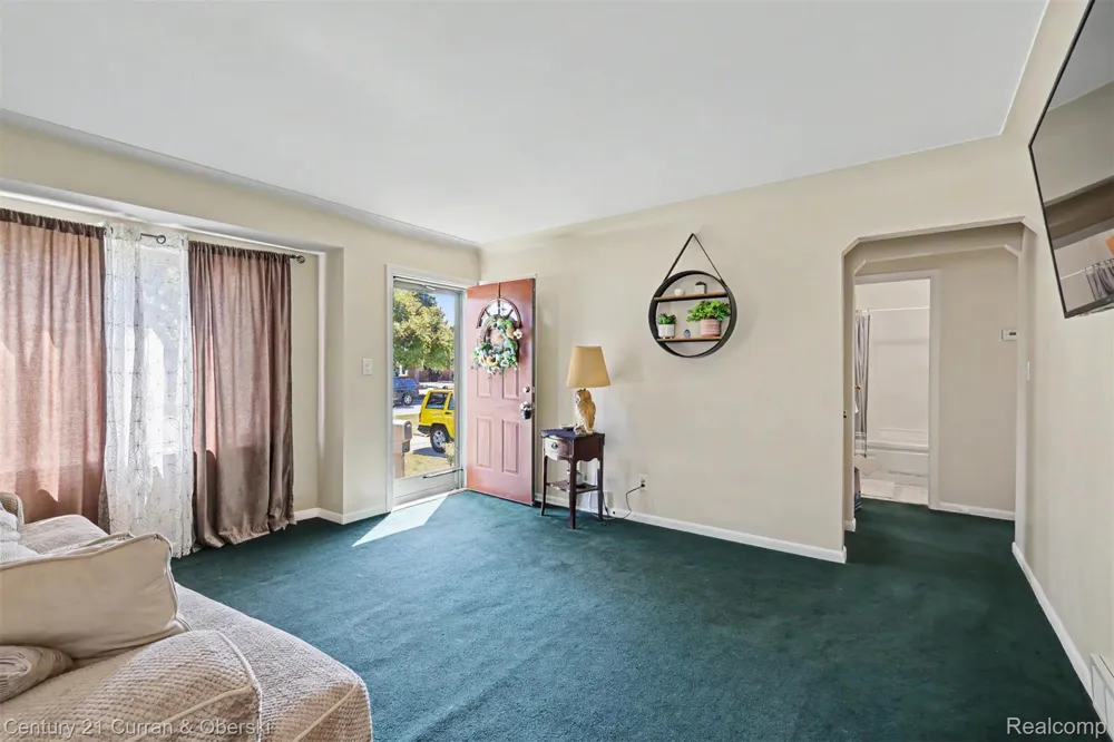 5735 Silvery Lane Dearborn Heights City, MI 48127