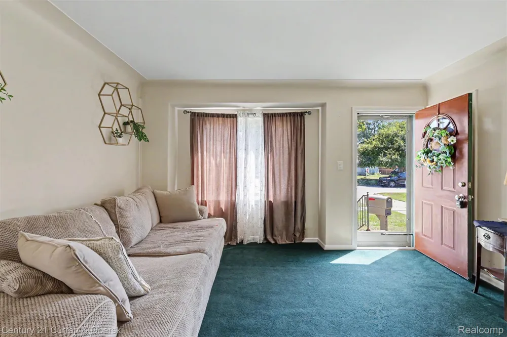 5735 Silvery Lane Dearborn Heights City, MI 48127