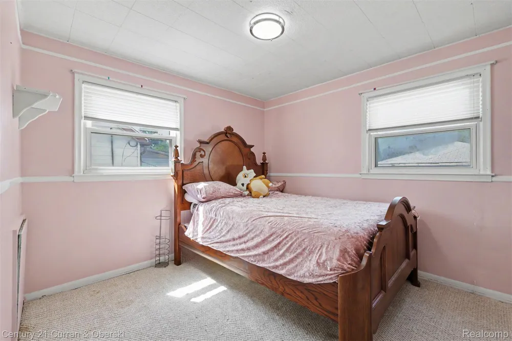 5735 Silvery Lane Dearborn Heights City, MI 48127