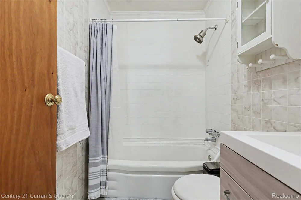 5735 Silvery Lane Dearborn Heights City, MI 48127