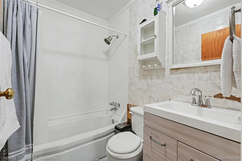 5735 Silvery Lane Dearborn Heights City, MI 48127