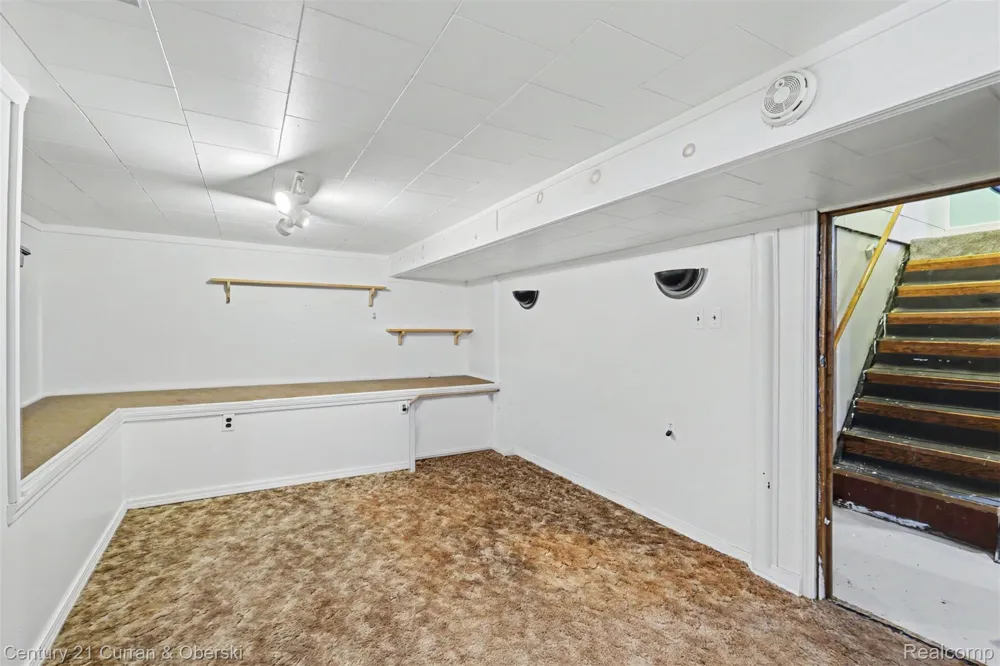 5735 Silvery Lane Dearborn Heights City, MI 48127