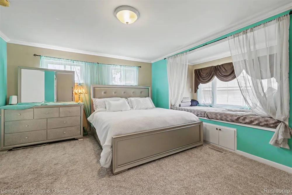 5735 Silvery Lane Dearborn Heights City, MI 48127