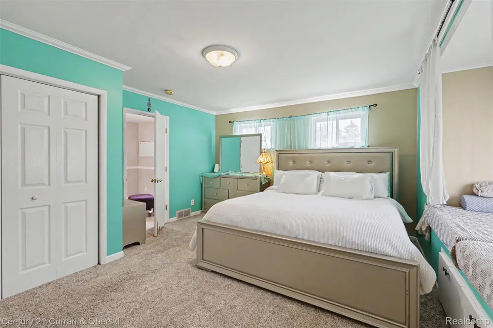 5735 Silvery Lane Dearborn Heights City, MI 48127