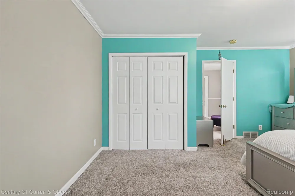 5735 Silvery Lane Dearborn Heights City, MI 48127