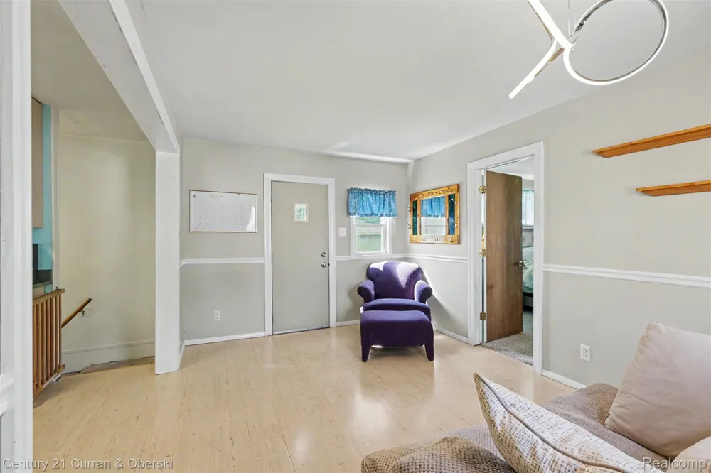 5735 Silvery Lane Dearborn Heights City, MI 48127