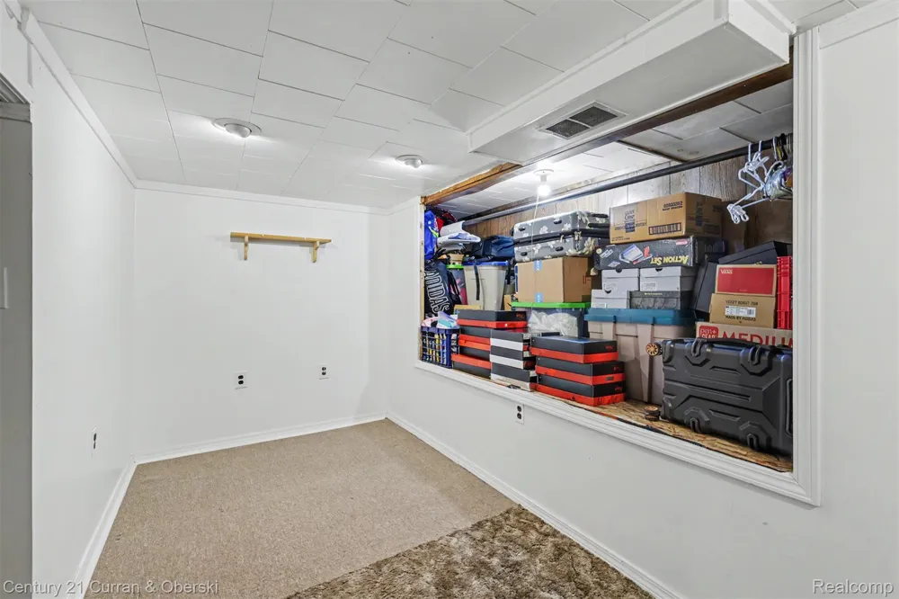 5735 Silvery Lane Dearborn Heights City, MI 48127