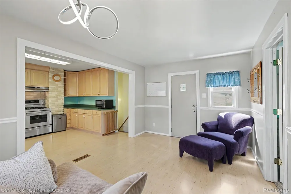 5735 Silvery Lane Dearborn Heights City, MI 48127