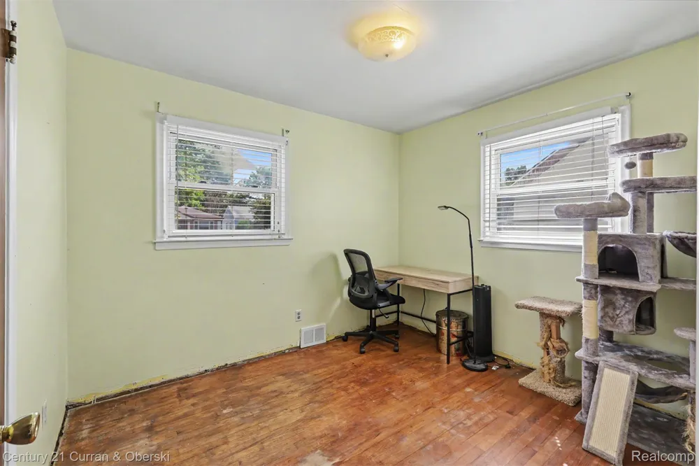5735 Silvery Lane Dearborn Heights City, MI 48127