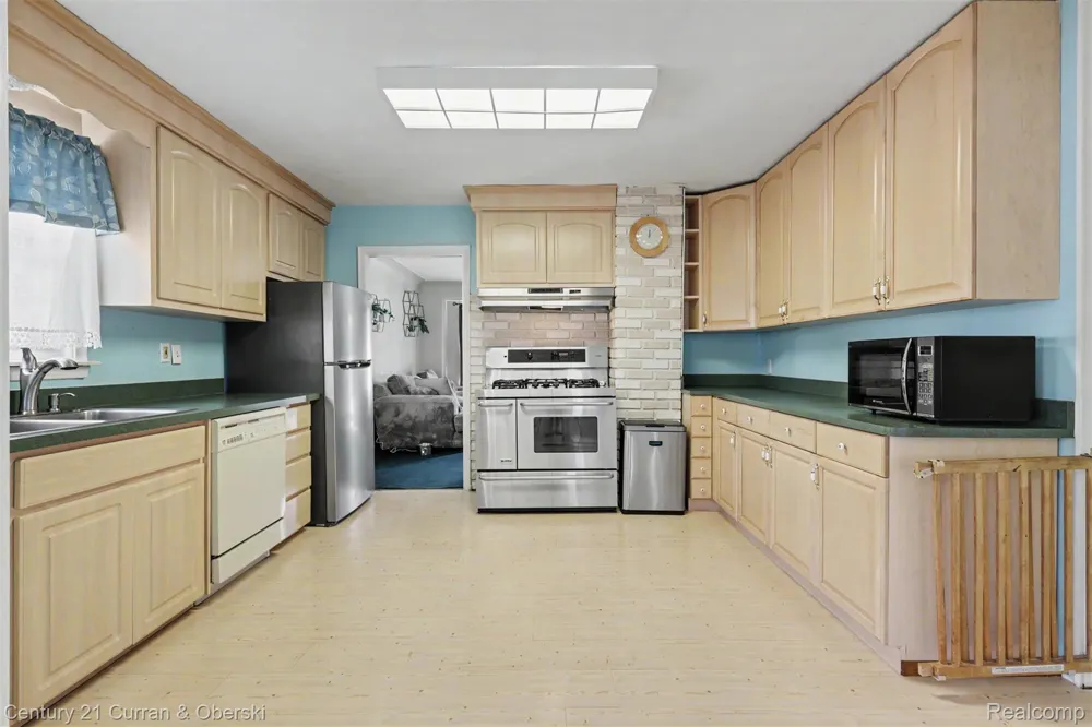 5735 Silvery Lane Dearborn Heights City, MI 48127