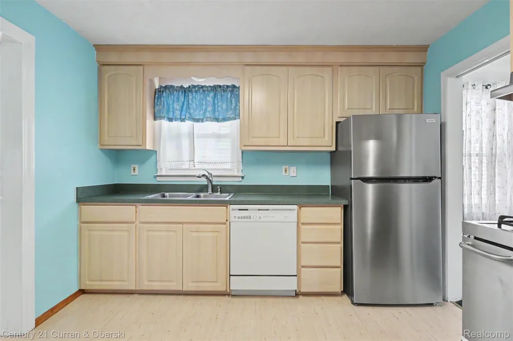 5735 Silvery Lane Dearborn Heights City, MI 48127