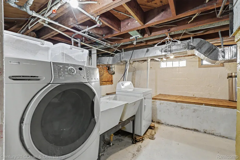5735 Silvery Lane Dearborn Heights City, MI 48127